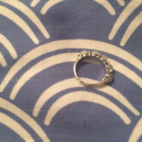 A ring - Picture 2 of 2